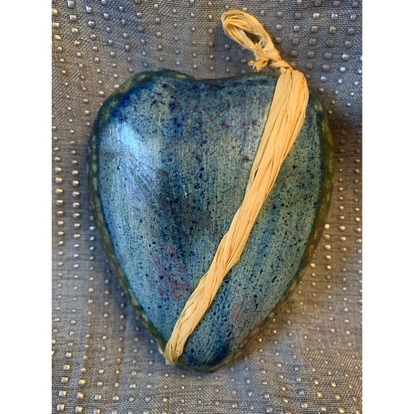 Artisan ceramic heart that rattles - Picture 4 of 7